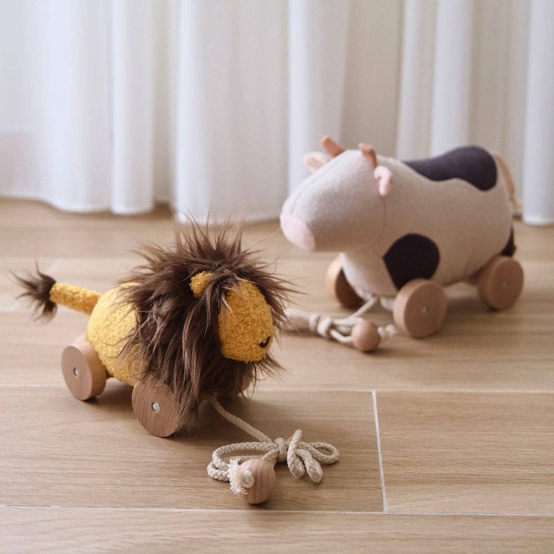 Little Lamb Kind Leo Pull Toy