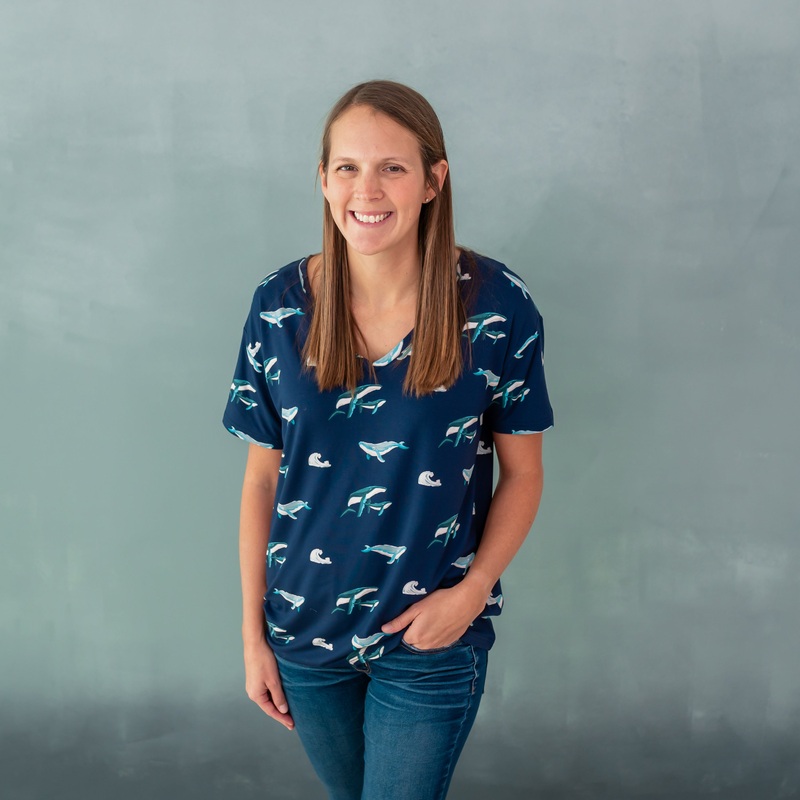 Womens Relaxed Fit V-Neck in Humpback