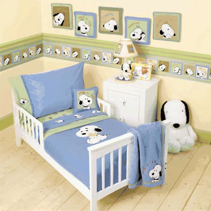Lambs & Ivy Peek A Boo Snoopy 4 Piece Toddler Bedding Set
