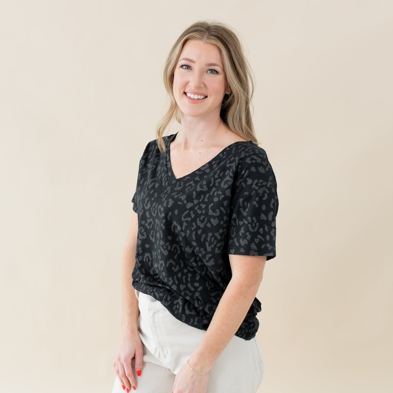Women’s Relaxed Fit V-Neck in Midnight Leopard