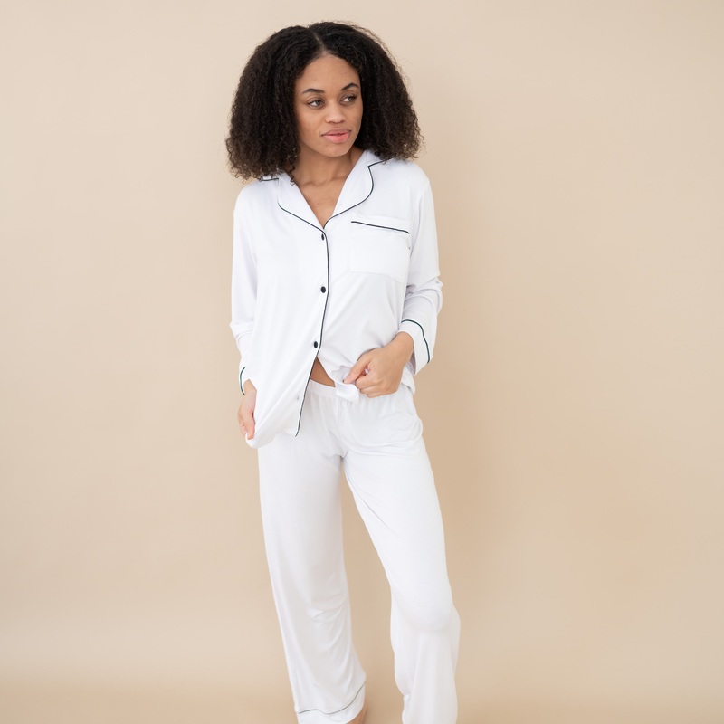 Women’s Long Sleeve Pajama Set in Snow with Midnight Trim